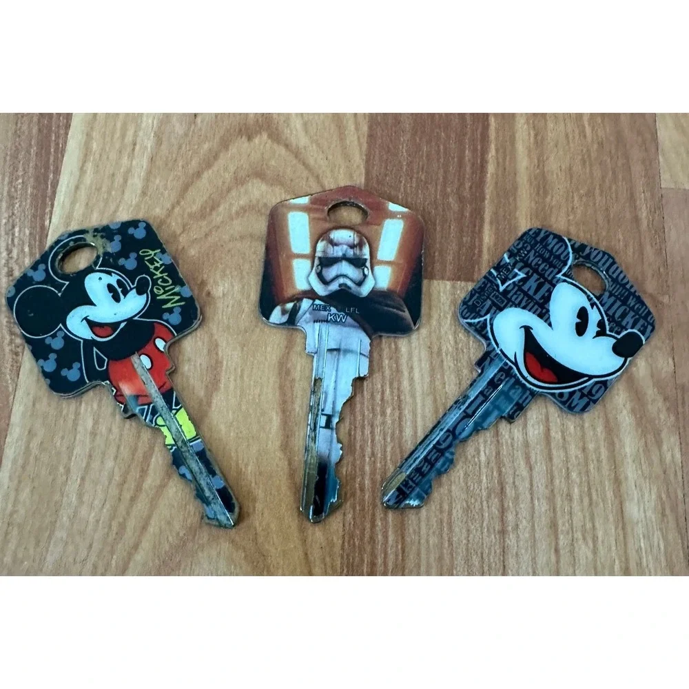 3 Collectable house key featuring Disney‎ and Star Wars characters.